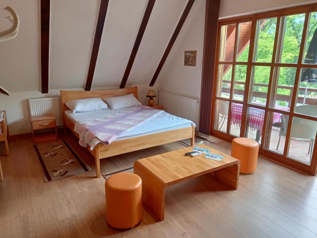 Prenociste/Restoran Lovac Hotell Bihać Exteriör bild