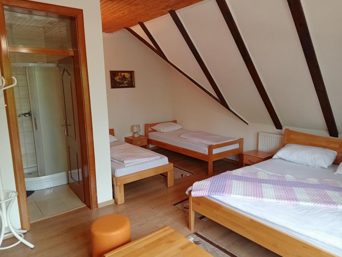 Prenociste/Restoran Lovac Hotell Bihać Exteriör bild