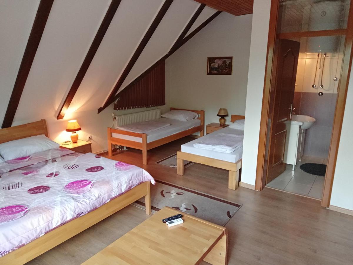 Prenociste/Restoran Lovac Hotell Bihać Exteriör bild