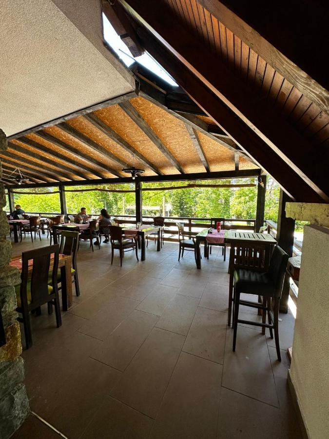 Prenociste/Restoran Lovac Hotell Bihać Exteriör bild